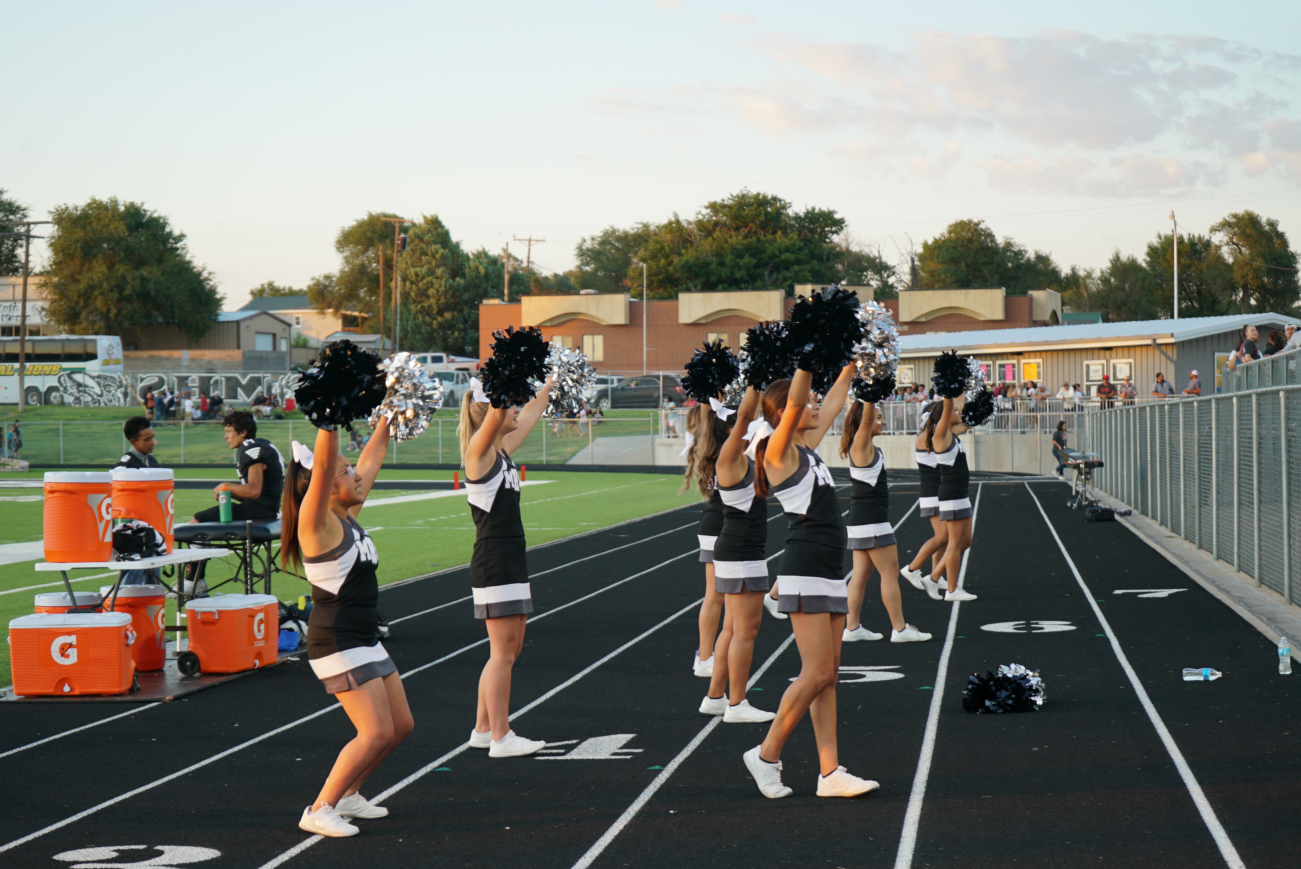 MHS cheerleaders