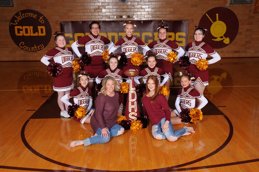 A photo of the Cheer team.