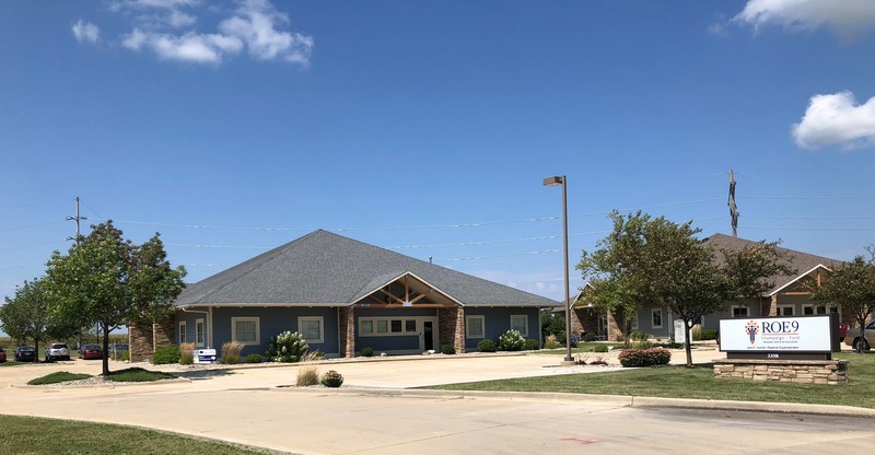 A photo of the ROE school.
