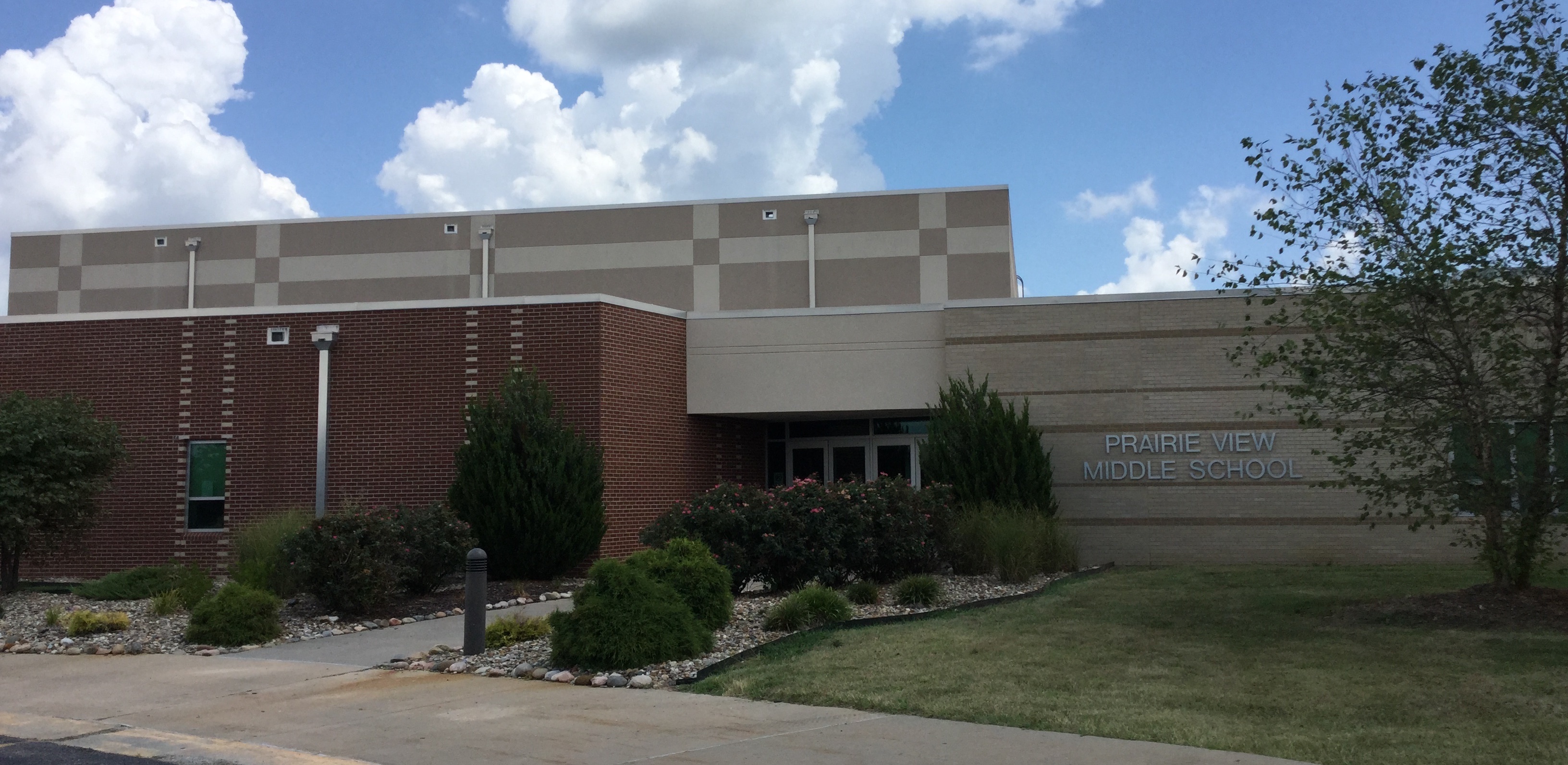 PRAIRIE VIEW MIDDLE SCHOOL BUILDING
