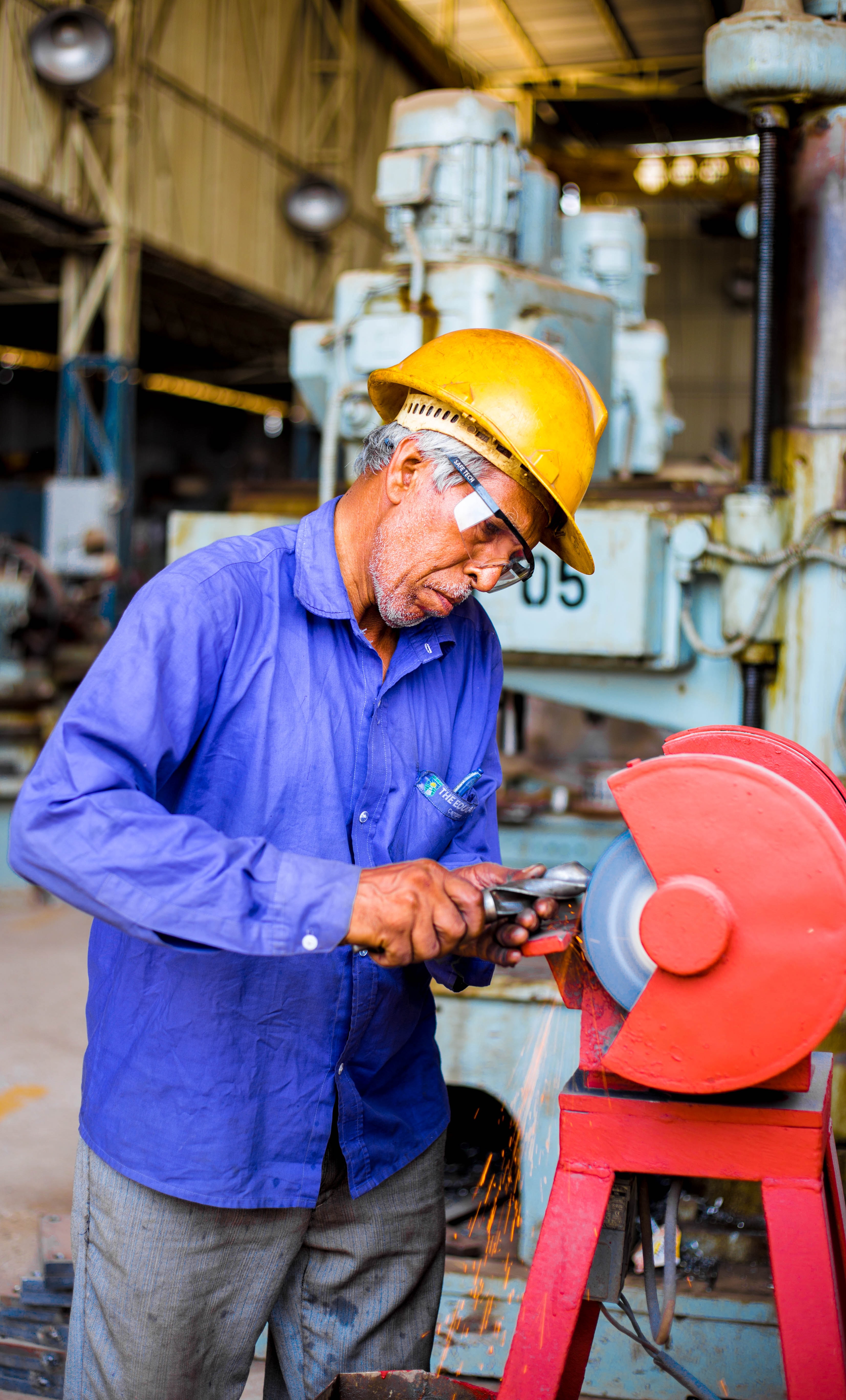 Man working with a saw