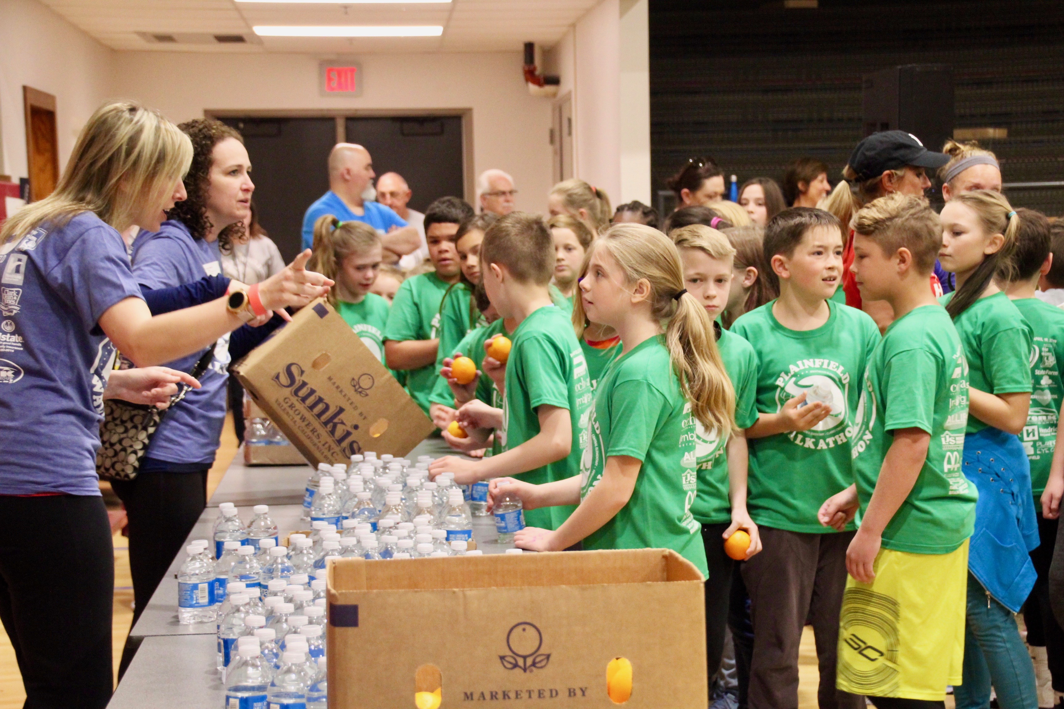 photo of students and adults volunteering