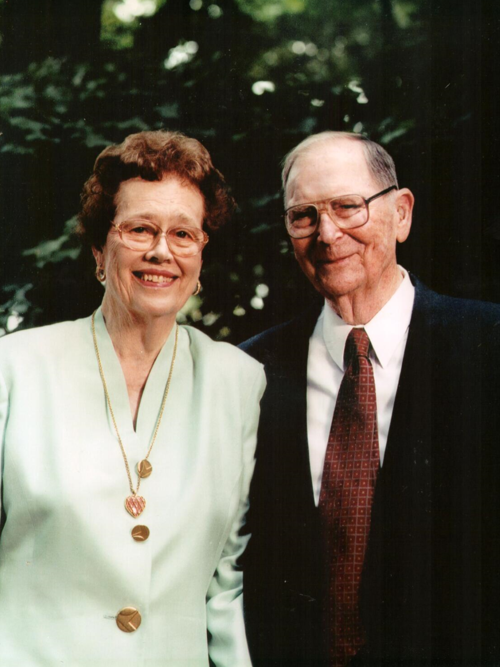 Photo of Pat and Willard Walker.