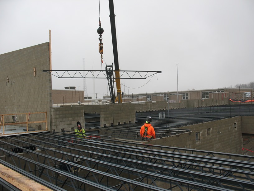 Photo of the Girders being installed in the academic wing on the load-bearing walls.