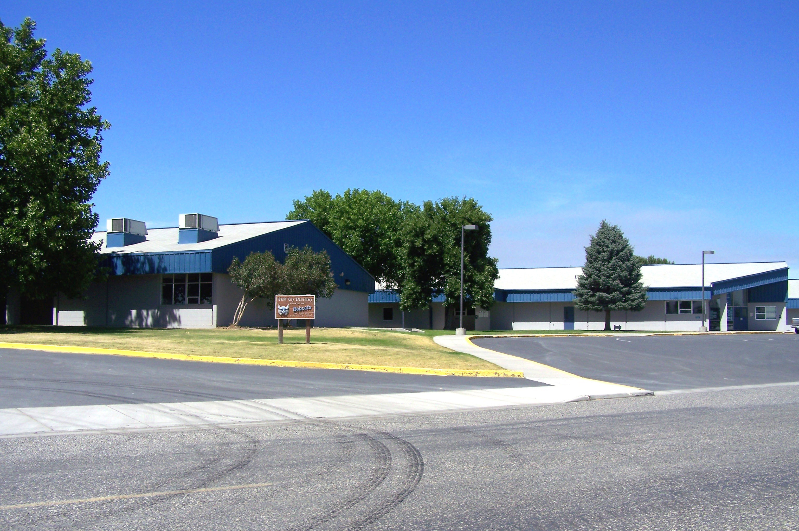 A Photo of the Basin City Elementary Building
