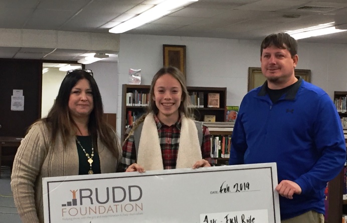 The winning student of the scholarship with her parents