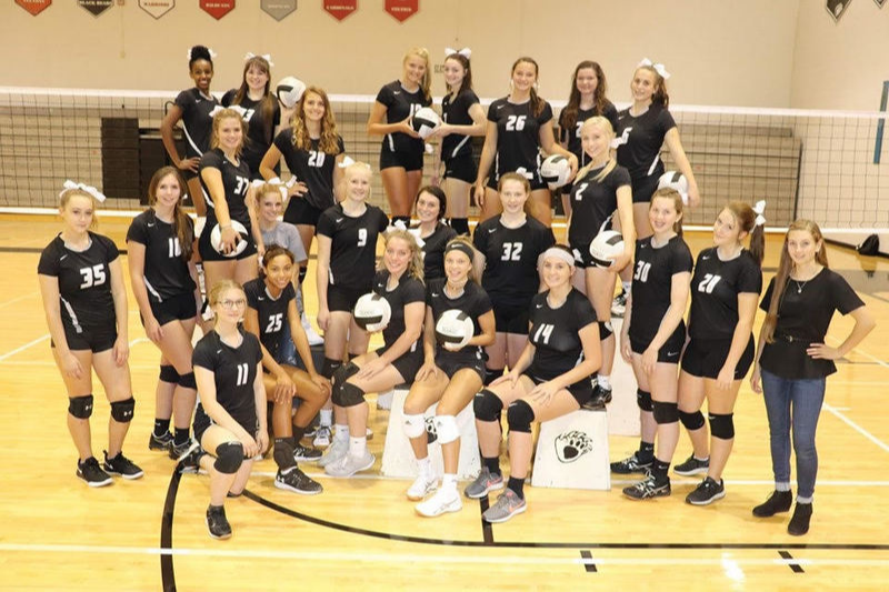 Lady Bear Volleyball 2019. Photo by Christy Riffel