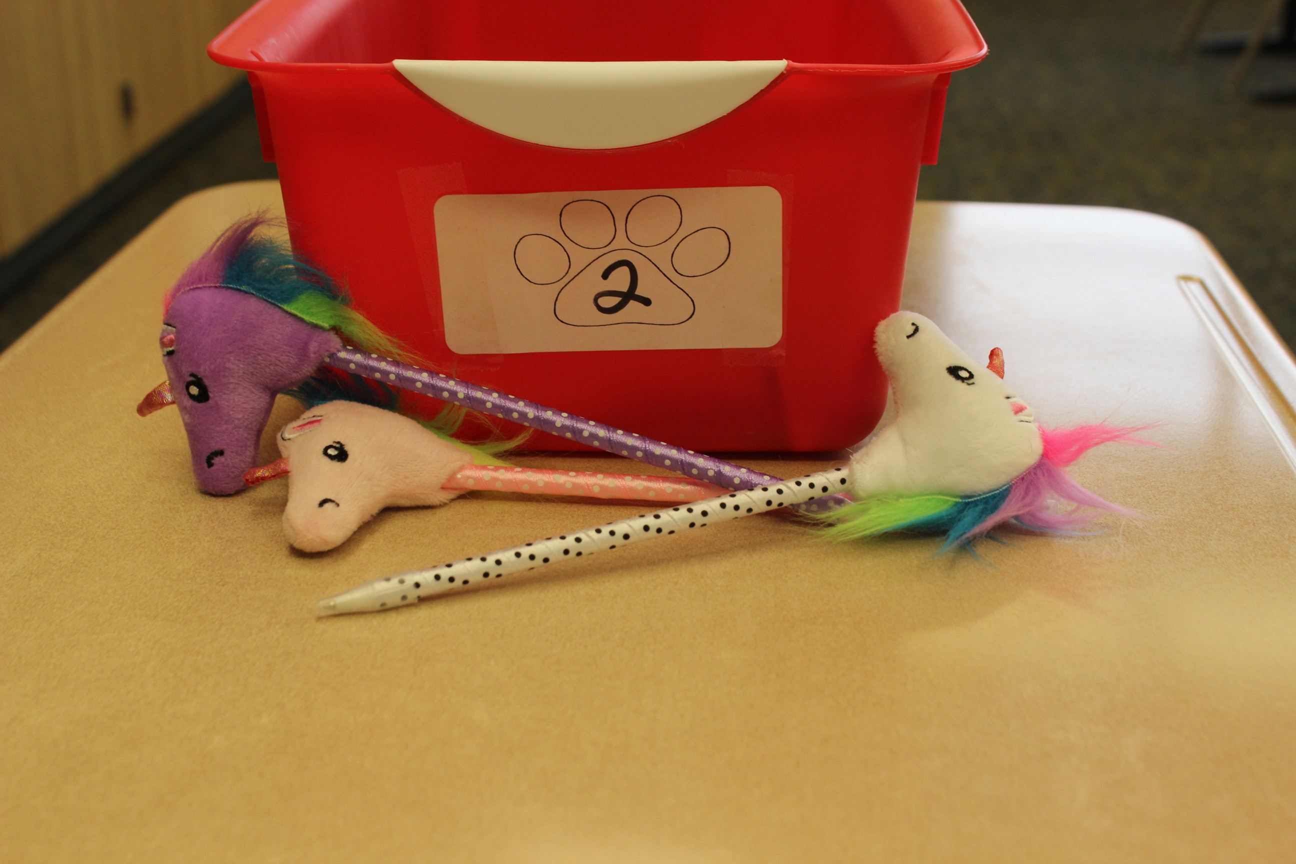 2 Paws Unicorn Head Pen