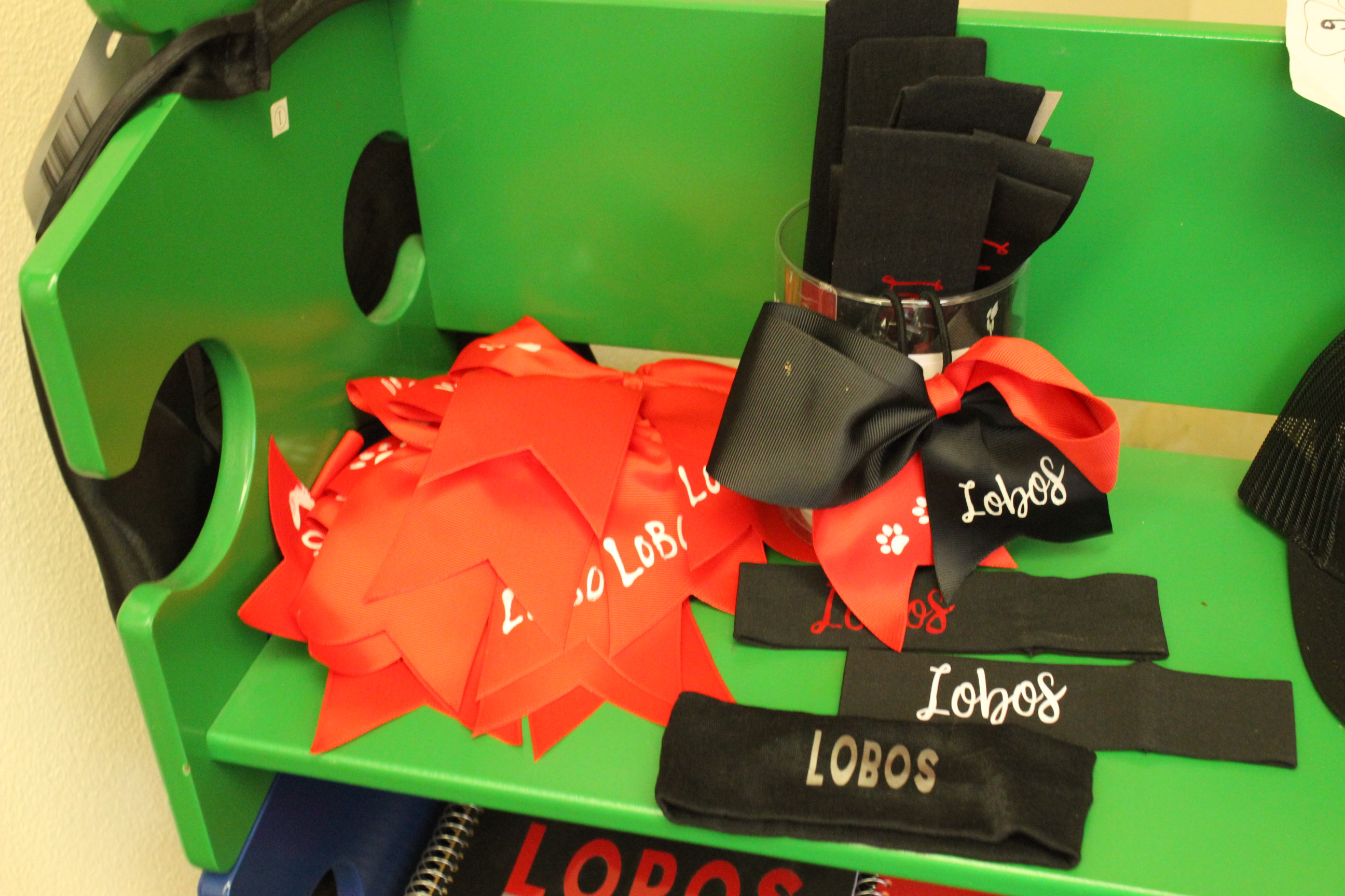 8 Paws Lobo Bow
