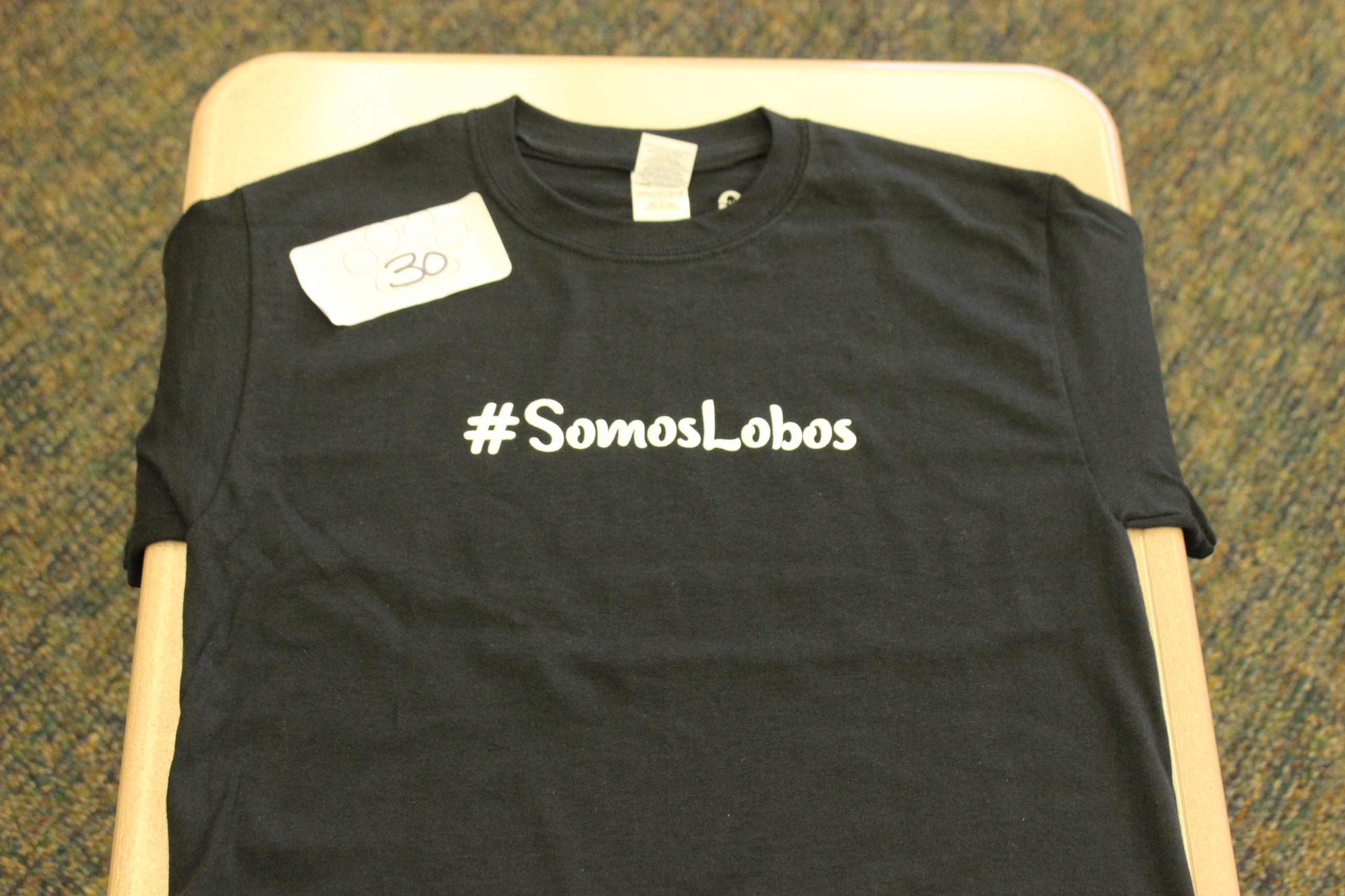 30 Paws #SomosLobos T-Shirt