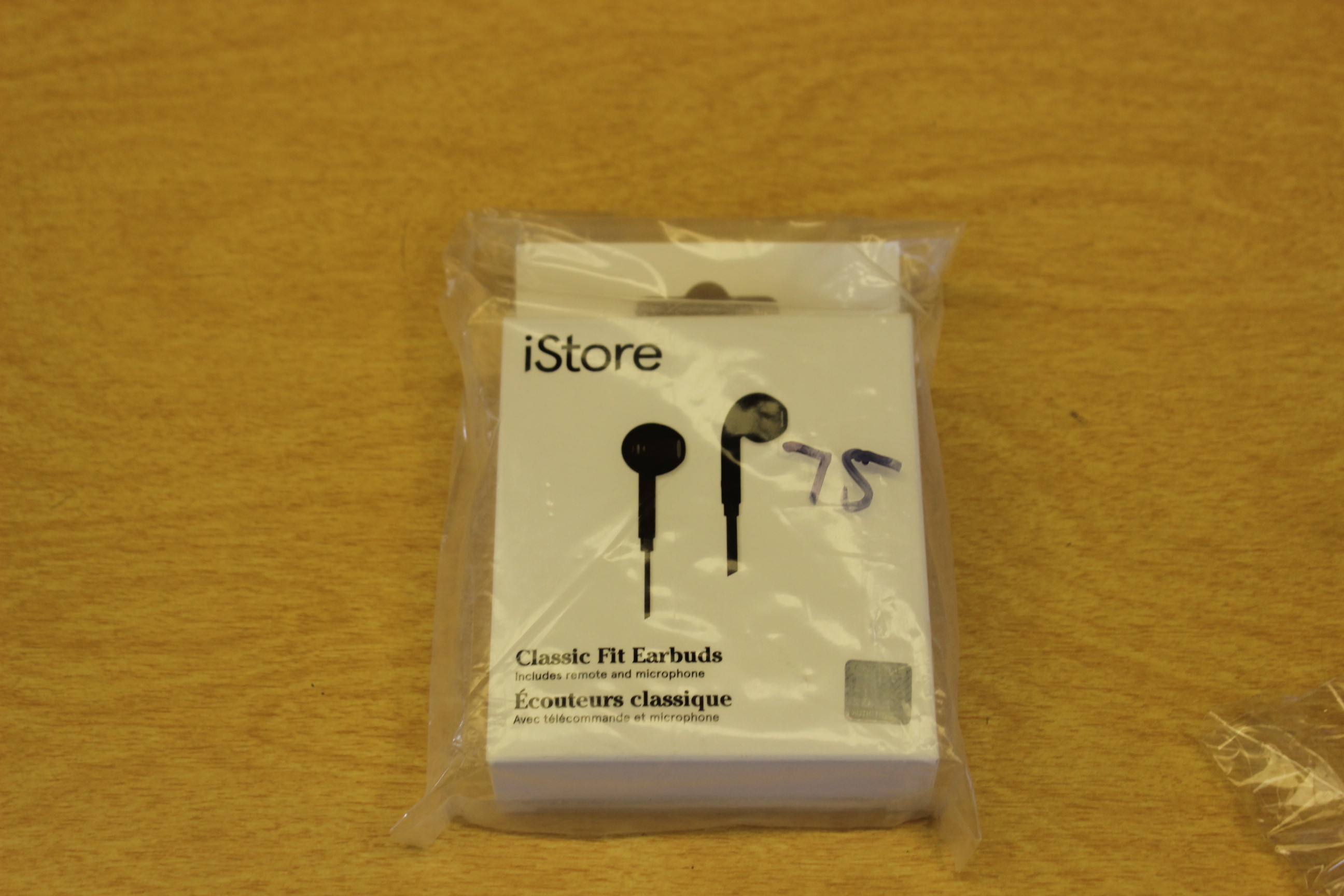 75 Paws Black Earbuds