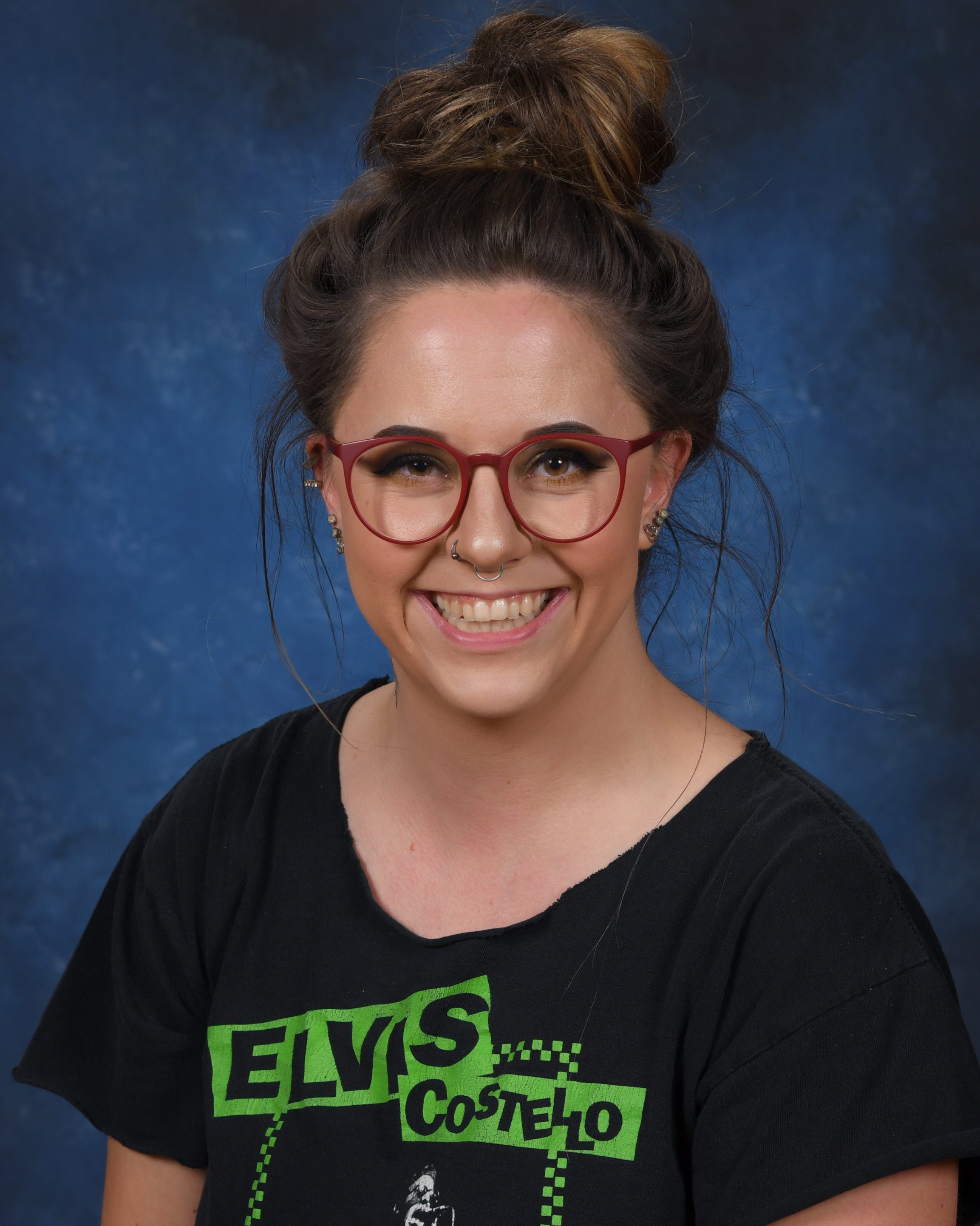 Photo of Auna Earls.