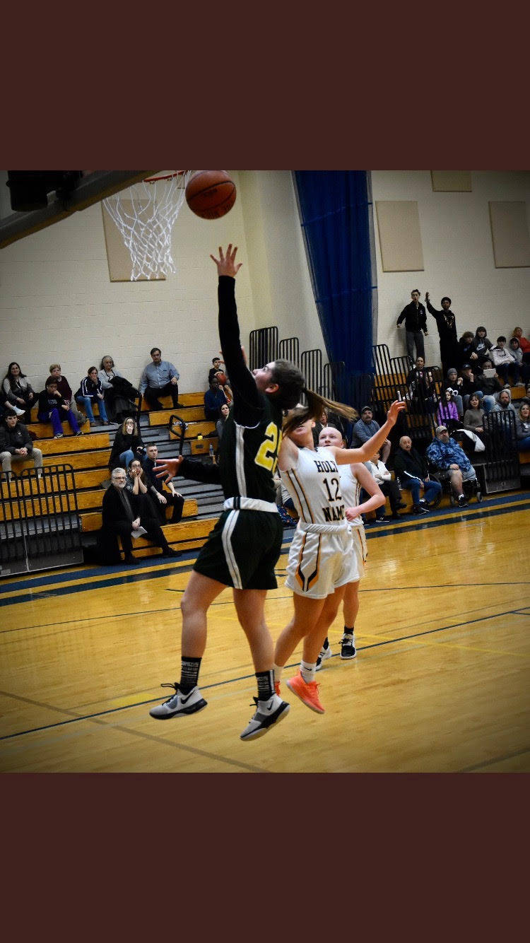 Lauren Sandersen basketball image.