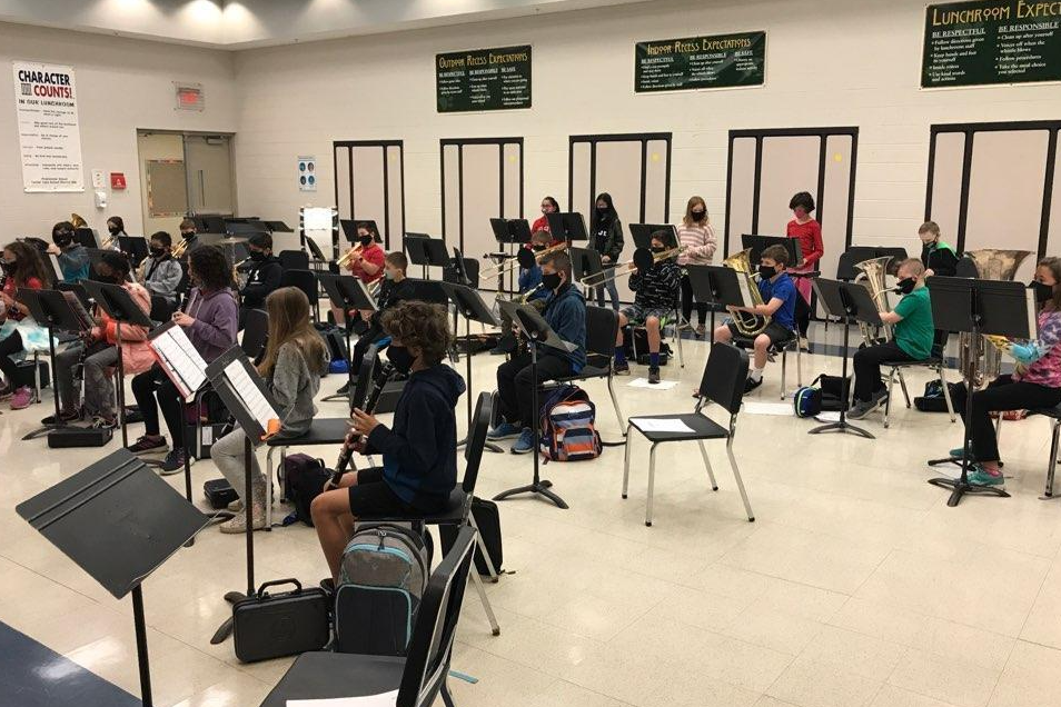 students with band instruments
