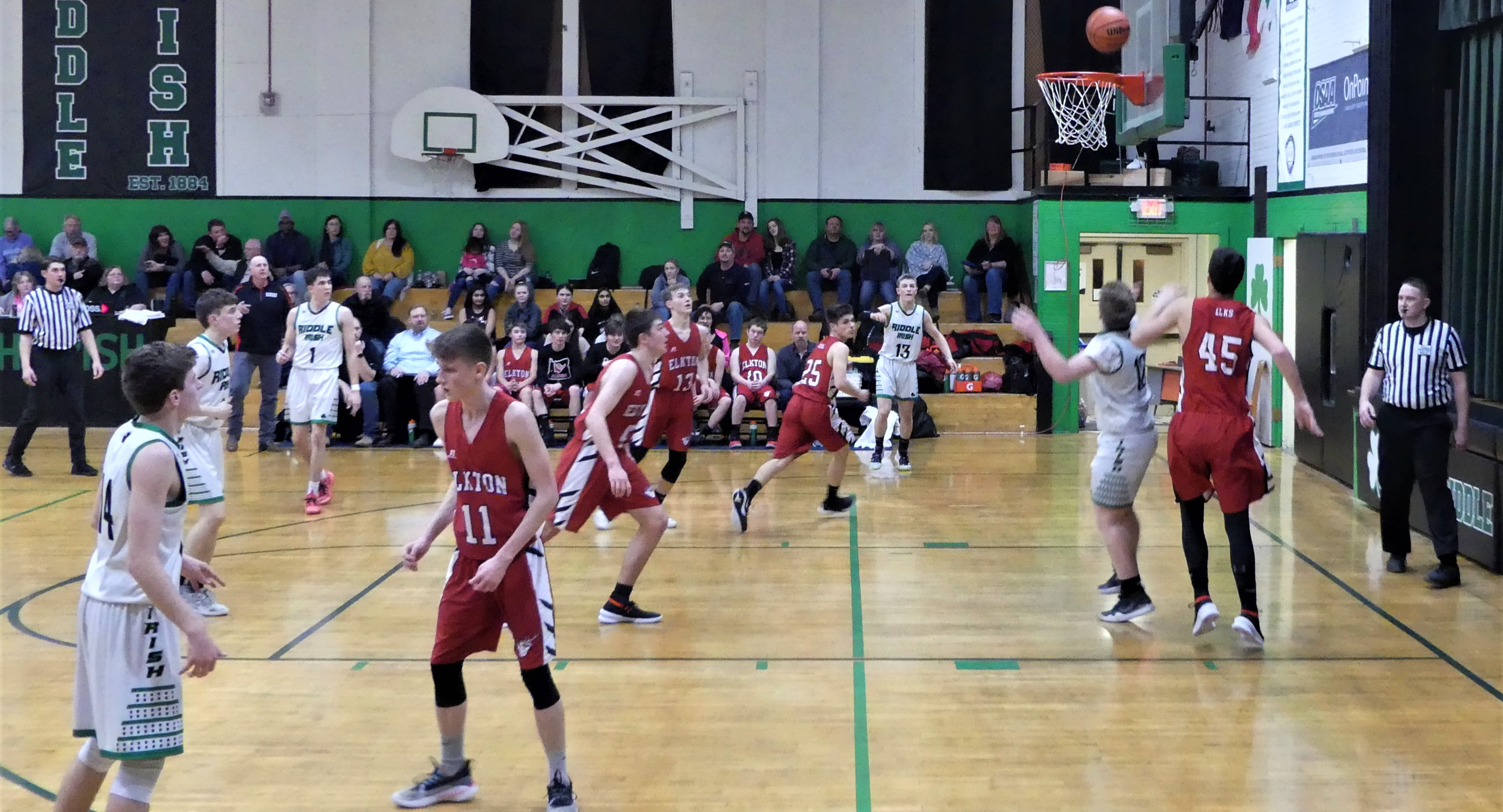 Riddle basketball team plays at home
