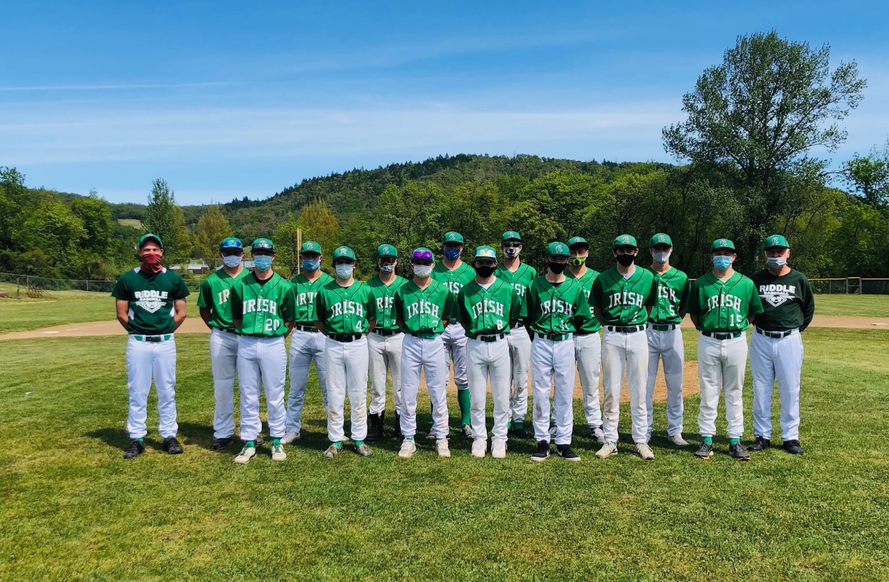 Riddle 2021 Baseball Team with Coaches