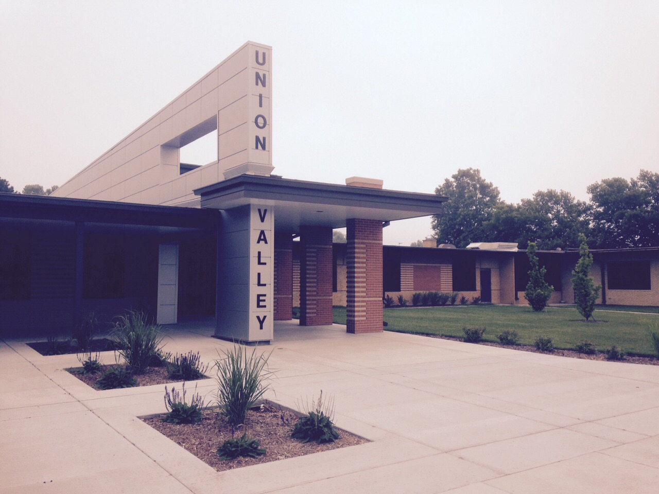 Photo of the outside of Union Valley Elementary