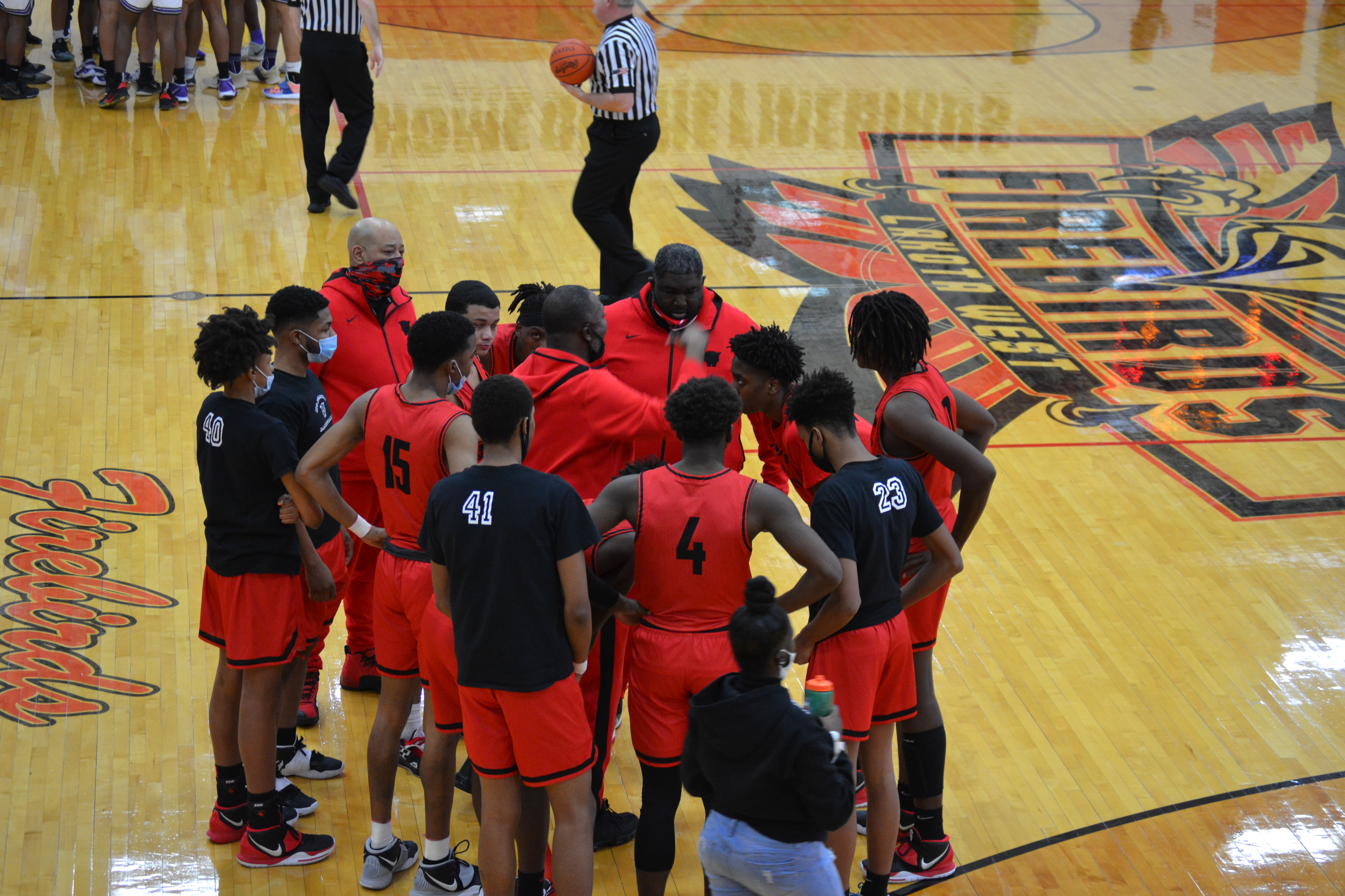 girls basketball huddle